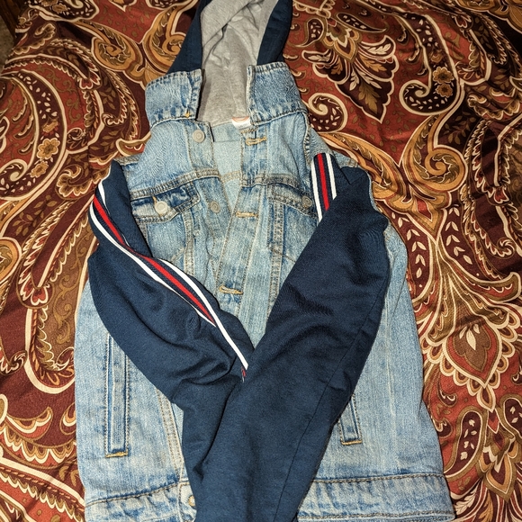 Hoodies and jackets size 10/12 boys - Picture 2 of 4